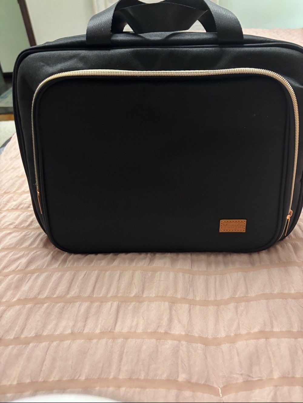 Yunvin Black toiletry bag  with Rose Gold Zipper